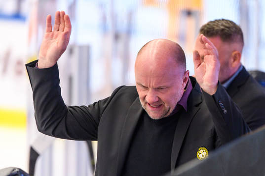 Brynäs tränare Peter Andersson reagerar