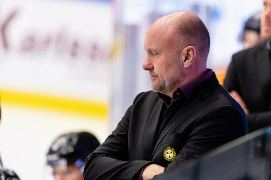Brynäs tränare Peter Andersson deppar