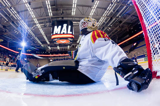 Brynäs målvakt Viktor Andrén deppar