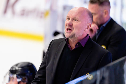 Brynäs tränare Peter Andersson reagerar