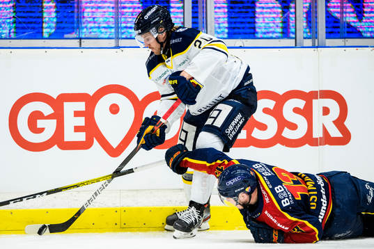 s Linus Sandin och Djurgårdens Kalle Östman
