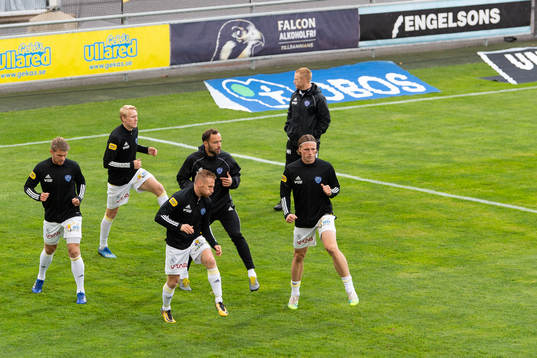 Falkenbergs spelare före fotbollsmatchen i Allsvenskan