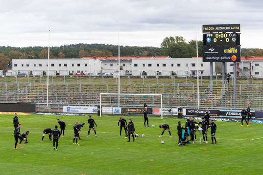 Örebros spelare före fotbollsmatchen i Allsvenskan mellan