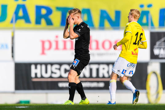 Örebros David Seger deppar