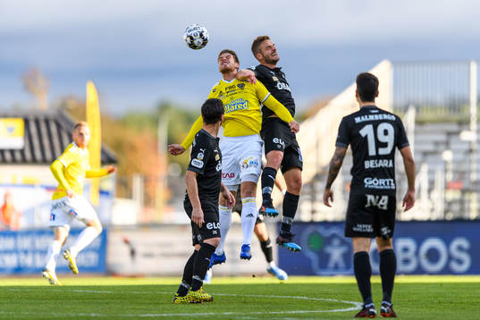 Falkenbergs Marcus Mathisen och Örebros Johan Mårtensson
