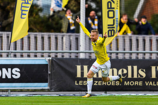 Falkenbergs Tobias Englund jublar