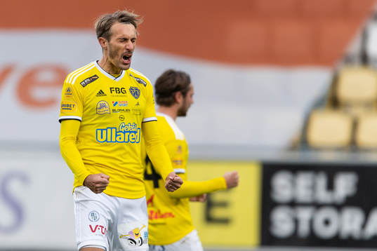 Falkenbergs Tobias Karlsson jublar