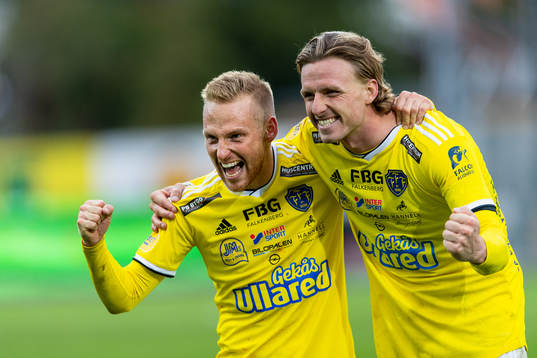 Falkenbergs Tobias Englund och Carl Johansson jublar