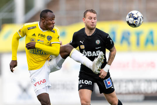 Falkenbergs Nsima Peter och Örebros Andreas Skovgaard