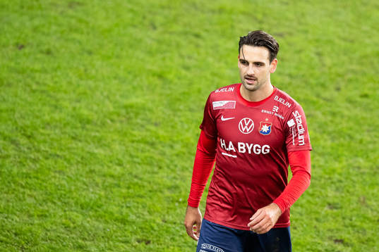 Örgrytes Oliver Stanisic deppar i halvtid av