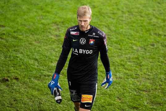 Örgrytes målvakt Fredrik Andersson deppar i halvtid av