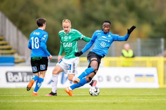 Brages Oscar Lundin och Halmstads Sadat Karim