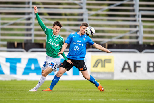 Brages Noa Williams  och Halmstads Jonathan Svedberg