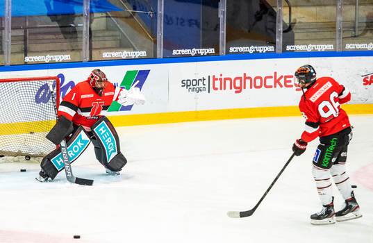 Örebros målvakt Jonas Enroth och Robin Kovacs