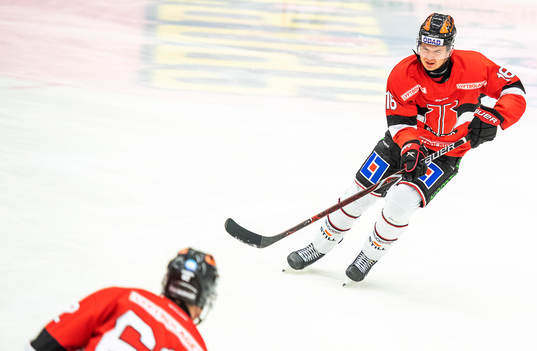 Örebros Lukas Pilö undervärmningen