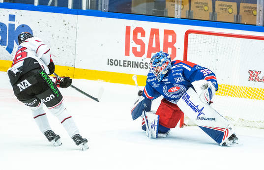 Oskarshamns målvakt Joe Cannata och Örebros Mathias Bromé