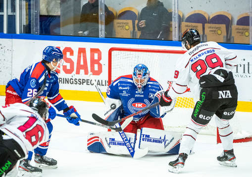 Oskarshamns målvakt Joe Cannata och Örebros Ludvig