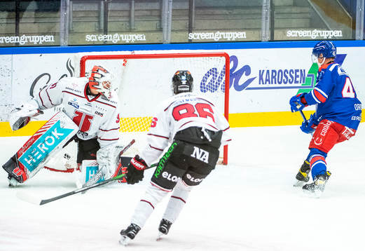 Oskarshamns Jan Ordos gör 1-2 bakom Örebros målvakt