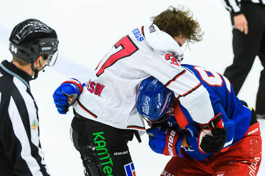 Örebros Glenn Gustafsson och Oskarshamns Oliver Larsen i