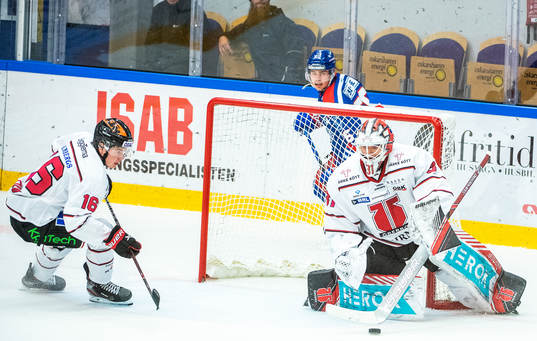 Örebros målvakt Jonas Arntzen och Lukas Pilö samt