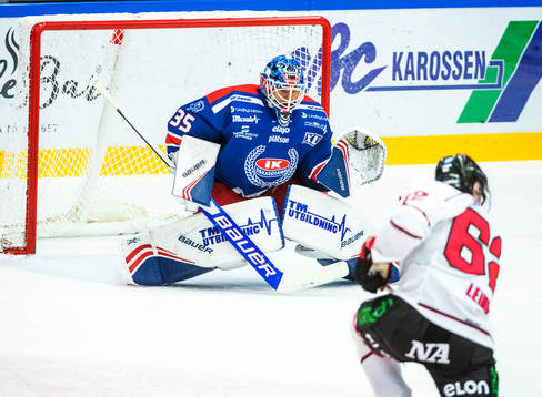 Oskarshamns målvakt Joe Cannata och Örebros Robert Leino