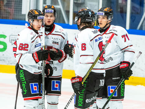 Örebros spelare jublar