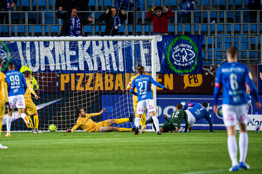 Magnus Wolff Eikrem of Molde scores the 1-1 goal
