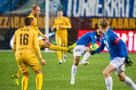 Vegard Leikvoll Moberg of Bodø/Glimt and Etzaz Muzafar
