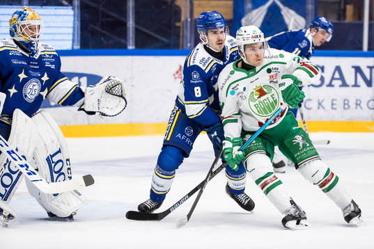 Leksands målvakt Janne Juvonen och Matt Caito och Rögles