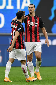 Zlatan Ibrahimovic of Milan celebrate with teammates