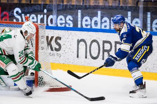 Rögles Benjamin Smith  och Leksands Marek Hrivík