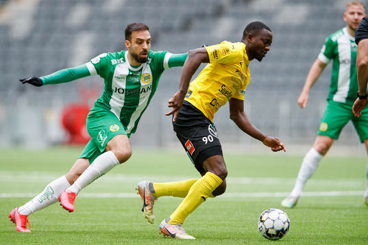 Hammarbys Abdul Khalili och Mjällbys Moses Ogbu