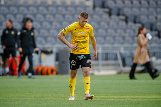 Mjällbys Viktor Agardius deppar