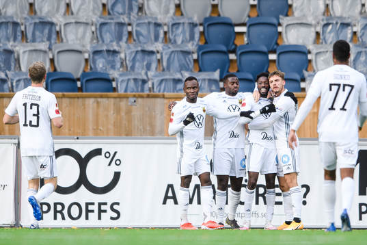Östersunds Blair Turgott jublar med lagkamrater