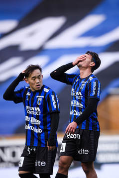 Sirius Yukiya Sugita och Stefano Vecchia deppar