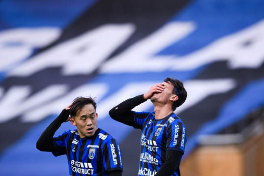 Sirius Yukiya Sugita och Stefano Vecchia deppar