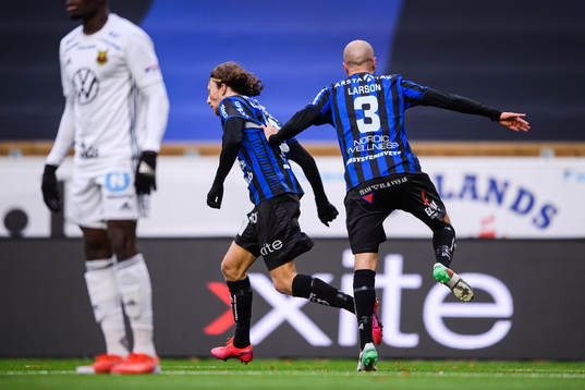 Sirius Axel Björnström och Karl Larson jublar