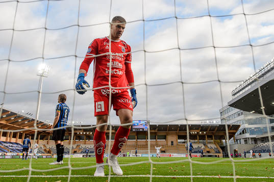 Sirius målvakt Lukas Jonsson deppar