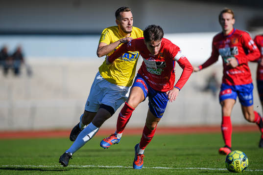 IFK Malmös Ilir Tahiri och Varbergs GIFs Jesper Åberg
