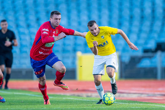 Varbergs GIFs Armin Helvida mot IFK Malmös Ilir Tahiri