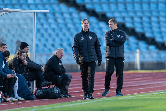 IFK Malmös tränare Per Harrysson reagerar