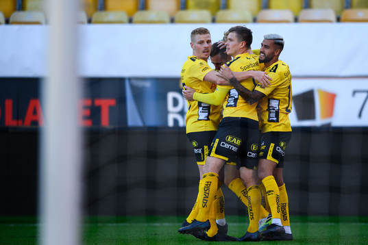 Elfsborgs Samuel Holmén , Rami Kaib och Rasmus Alm jublar