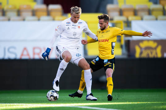 Kalmars målvakt Ole Söderberg och Elfsborgs Rasmus Alm i