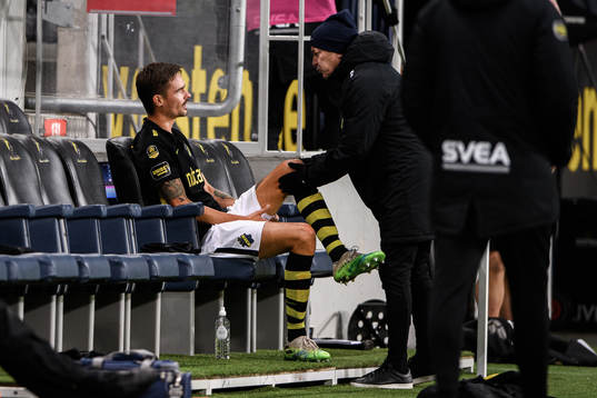 s Mikael Lustig får vård av läkare Karol Zyto