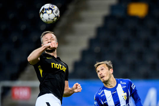 s Robert Lundström och IFK Göteborg Patrik Karlsson