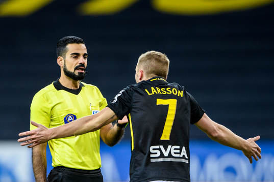 s Sebastian Larsson i en diskussion