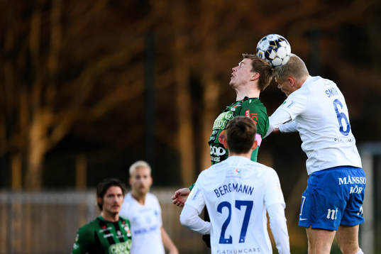 Varbergs Anton Liljenbäck och IFK Norrköpings Eric Smith