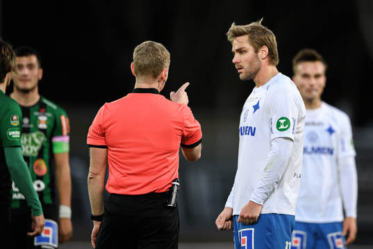 IFK Norrköpings Christoffer Nyman i samtal med Domare