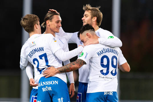IFK Norrköpings Jonathan Levi jublar med lagkamrater