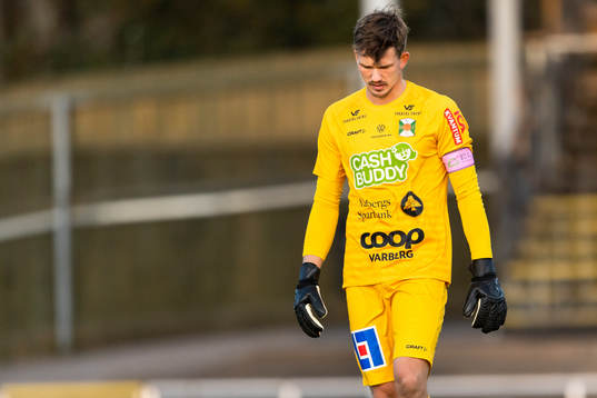Varbergs målvakt August Strömberg deppar